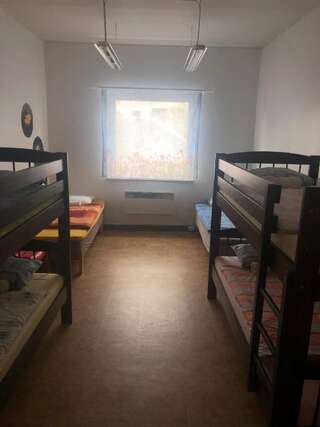 Хостелы Telegraf Backpackers (18+) Курессааре Спальное место на двухъярусной кровати в общем номере для мужчин и женщин-4
